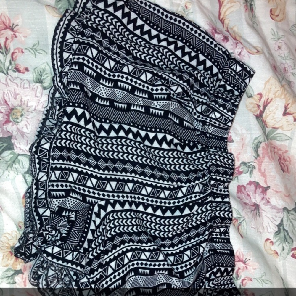 Shorts. Black and white. Medium